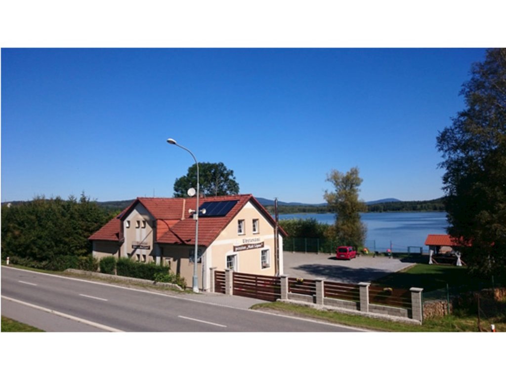 Penzion REX exteriér — pohled na budovu penzionu